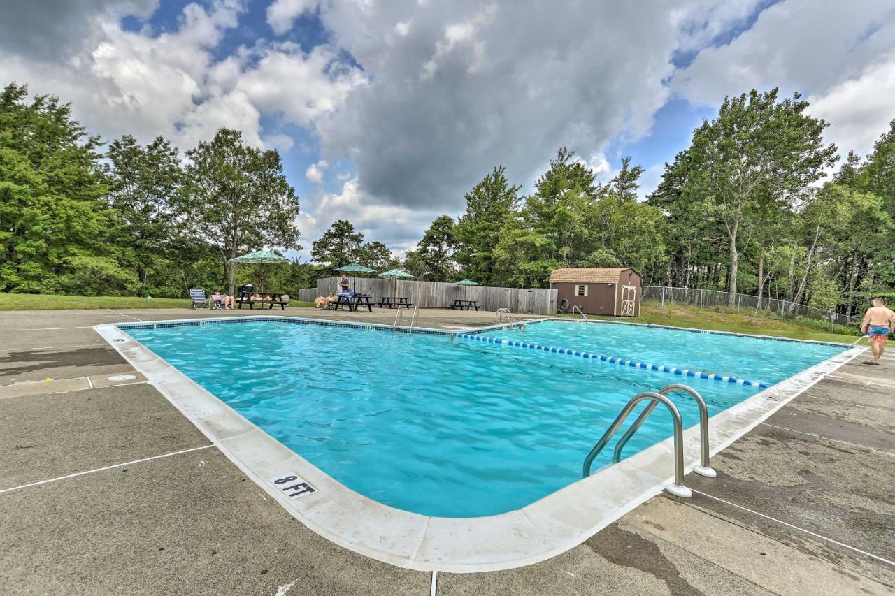 Peaceful Poconos Home With Lake And Pool Access! Long Pond Ngoại thất bức ảnh
